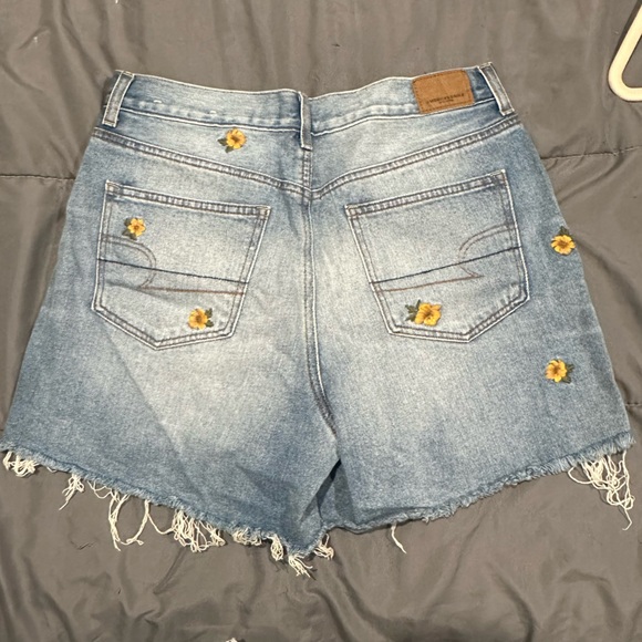 High Rise Mom shorts - Picture 2 of 3